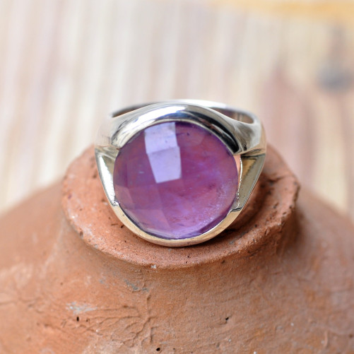 Grosse bague ronde semi clos et pierre Améthyste facettée (violet)