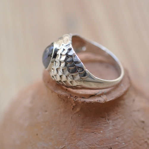 Bague chevalière écailles pour homme pierre en Labradorite T65