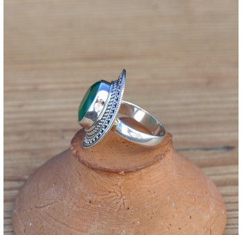 Bague ovale en argent ciselé et pierre Agate verte facettée (vert) T51
