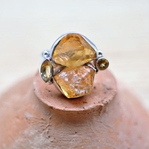 Grosse bague argent 4 pierres en Citrine brute et facettées (jaune)