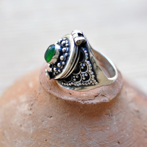 Bague poison argent ciselé pierre en Agate verte ovale (vert) T55