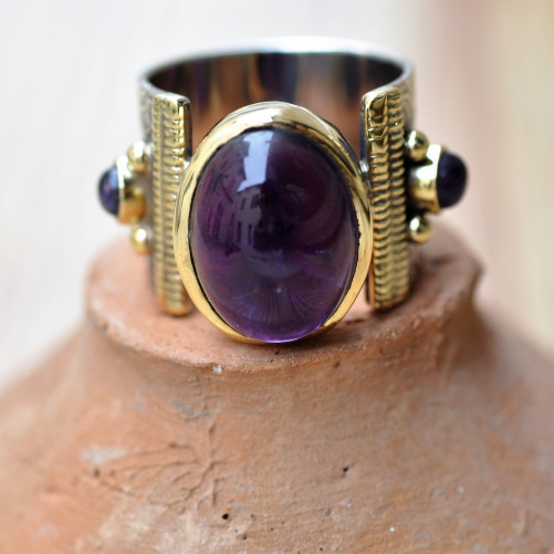 Bague anneau large pierre ovale cabochon en Améthyste (violet)
