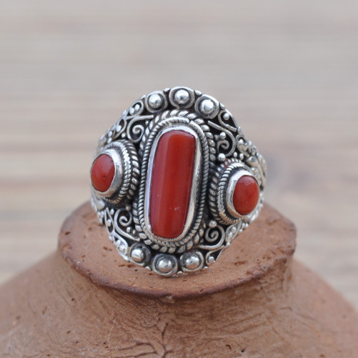 Bague chevalière argent ciselé et Corail de méditerranée T58 réglable