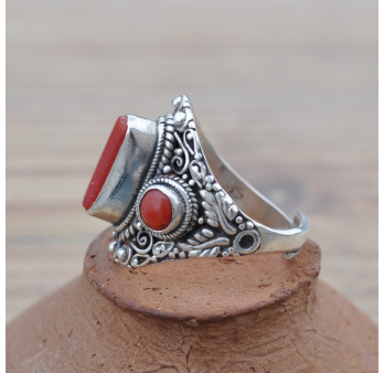 Bague chevalière argent ciselé et Corail de méditerranée T58 réglable