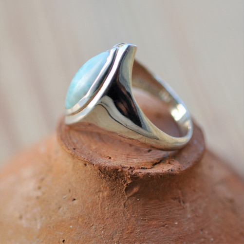 Bague chevalière argent lisse pierre navette en Larimar T60
