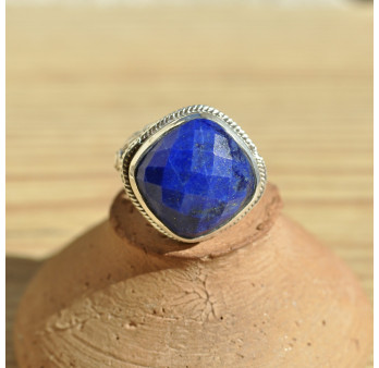 Bague massive argent ciselé et pierre en lapis carrée facettée lazuli