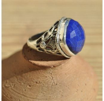 Bague massive argent ciselé et pierre en lapis carrée facettée lazuli T59