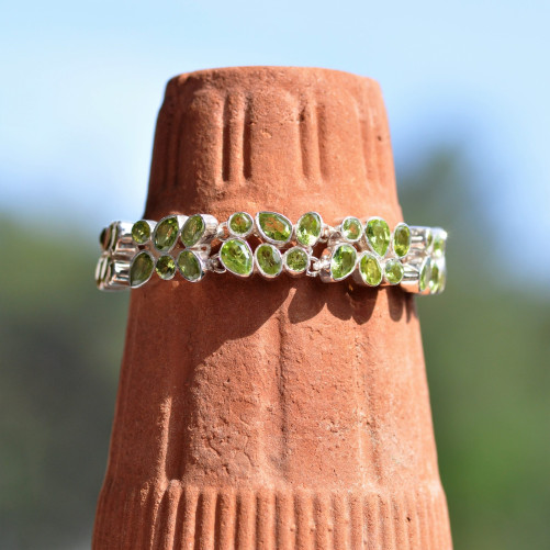 Bracelet argent 2 rangs 47 pierres en péridot facettées