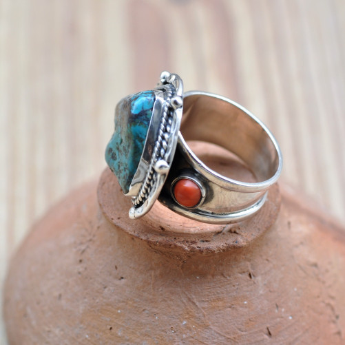 Bague argent martelé pierre en Turquoise du Tibet et corail T58