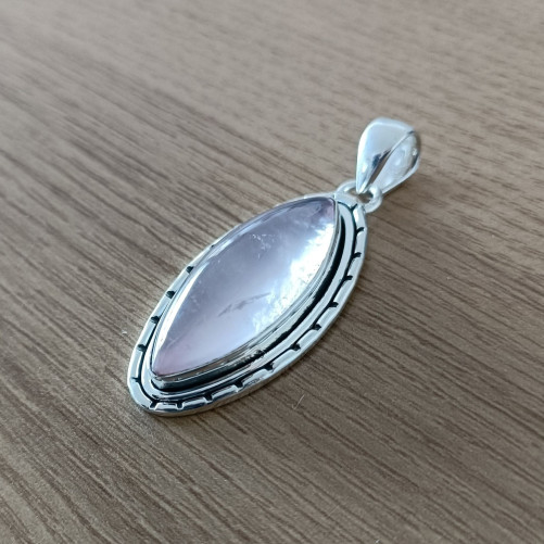 Pendentif navette argent ciselé pierre QUARTZ ROSE