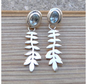 Boucles d'oreilles argent façonné feuilles pierre Topaze bleue facettée