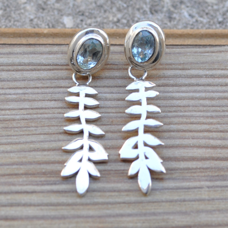 Boucles d'oreilles argent façonné feuilles pierre Topaze bleue facettée