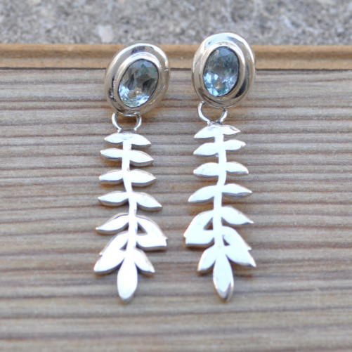 Boucles d'oreilles argent façonné feuilles pierre Topaze bleue facettée