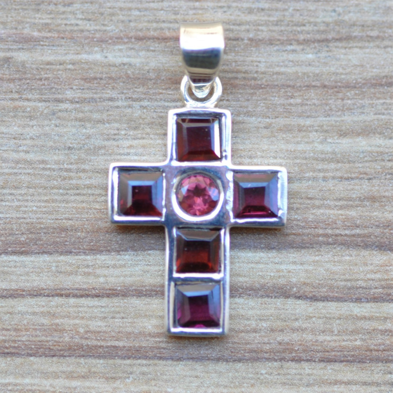 Petit pendentif croix argent 925 pierres Grenat à facettes