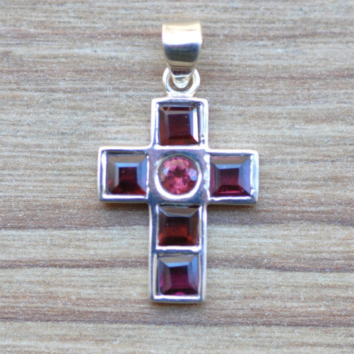Petit pendentif croix argent 925 pierres Grenat à facettes