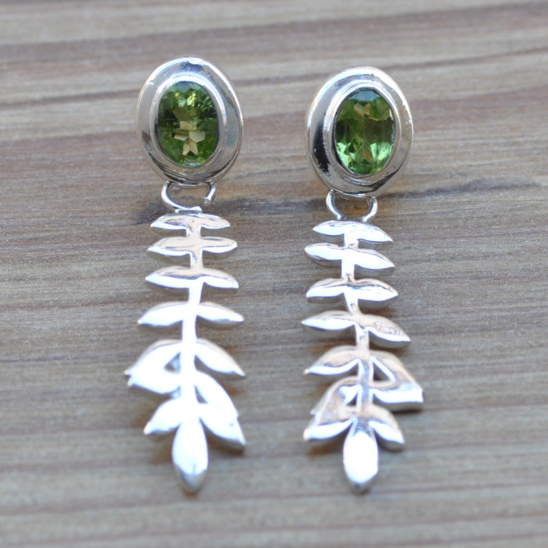 Boucles d'oreilles argent façonné feuilles pierre Péridot facettée