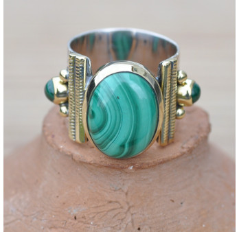 Bague anneau large pierre ovale cabochon en Malachite