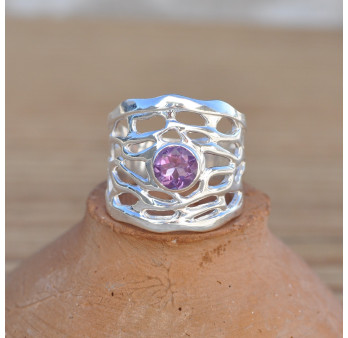 Anneau large en argent ajouré et pierre ronde Améthyste facettée (violet)