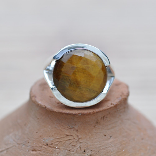 Bague en argent ronde en pierre Oeil de tigre à facettes