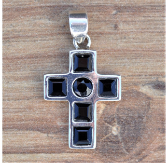 Petit pendentif croix en argent et 6 pierres en Onyx facettées