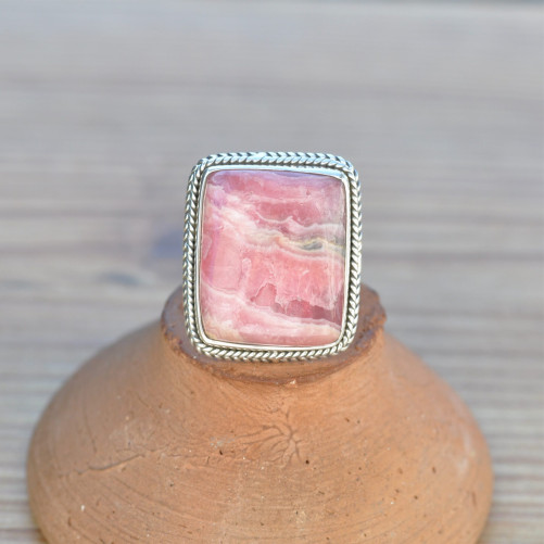 Belle bague rectangulaire en argent tressé et pierre Rhodochrosite (rose)