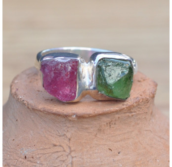 Bague en argent et 2 pierres brutes en Tourmaline (vert) (rose)
