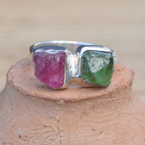 Bague en argent et 2 pierres brutes en Tourmaline (vert) (rose)