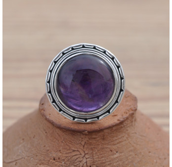 Bague ronde argent travaillé et pierre Améthyste (violet)