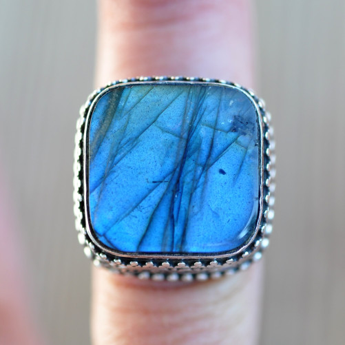 Grosse bague carrée massive argent ciselé pierre en labradorite plate T55