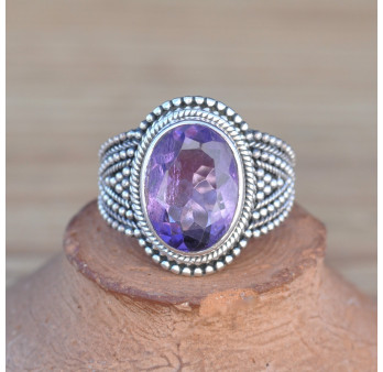 NEW ! Bague ethnique en argent ciselé et pierre Améthyste ovale facettée (violet)