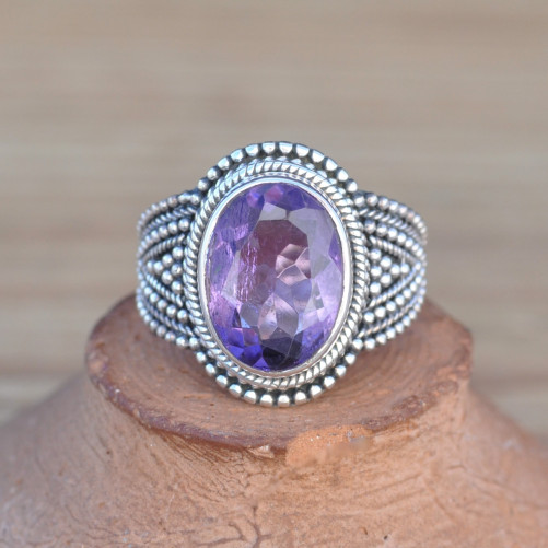 NEW ! Bague ethnique en argent ciselé et pierre Améthyste ovale facettée (violet)
