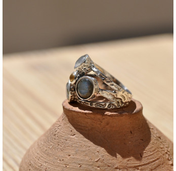 Bague originale argent ciselé avec 3 pierres Labradorite et 1 petite pierre Citrine (jaune) T55