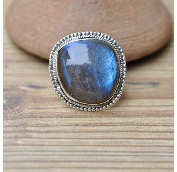 Bague massive en argent ciselé avec pierre Labradorite T57