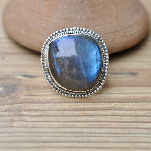 Bague massive en argent ciselé avec pierre Labradorite T57