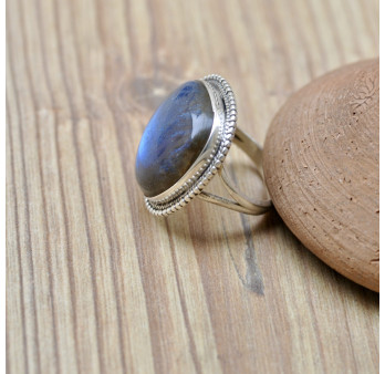 Bague en argent ciselé avec pierre Labradorite T57