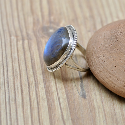 Bague en argent ciselé avec pierre Labradorite T57