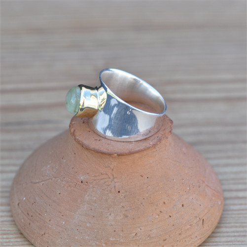 Anneau large en argent incurvé et pierre naturelle Prehnite T60