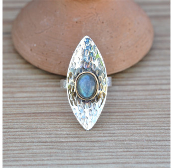 Grosse bague en argent navette martelée et pierre Labradorite T60