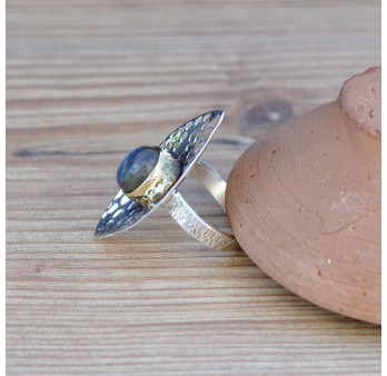 Grosse bague en argent navette martelée et pierre Labradorite T60