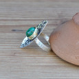 Grosse bague en argent navette martelée et pierre Malachite T59 Grosse bague en argent navette martelée et pierre Malachite T59