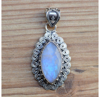 Gros pendentif marquise Pierre de lune facettée et argent travaillé (blanc)