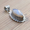 Gros pendentif marquise Pierre de lune facettée et argent travaillé (blanc)