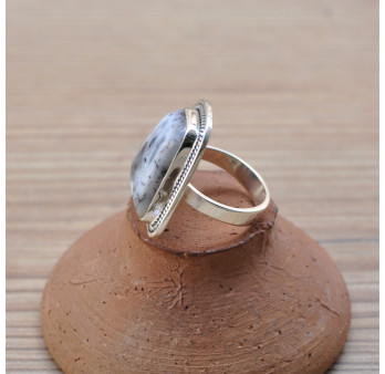 Bague asymétrique en argent ciselé et pierre naturelle Agate dendrite (blanc) T57