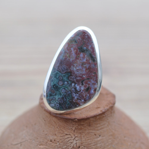 Bague triangulaire en Jaspe orbiculaire sertie d'argent