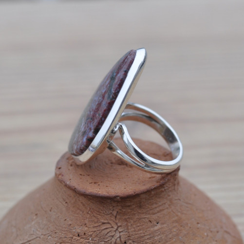 Bague triangulaire en Jaspe orbiculaire sertie d'argent T52