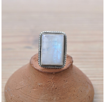 Belle bague rectangulaire en argent tressé et Pierre de lune T53
