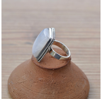 Belle bague rectangulaire en argent tressé et Pierre de lune T53