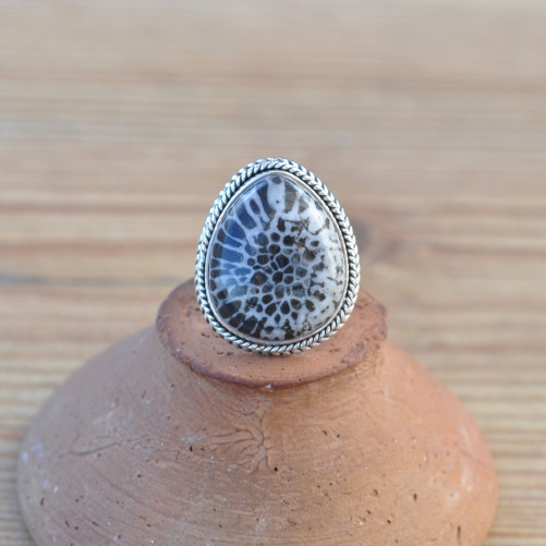 Bague poire en Corail tigré et argent tressé T50