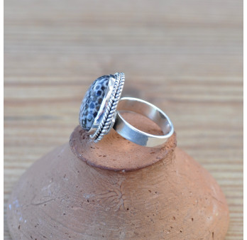 Bague poire asymétrique en Corail tigré et argent tressé T50