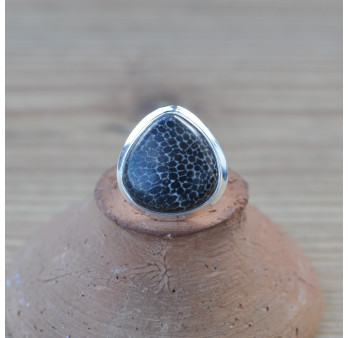 Bague goutte en Corail tigré et monture en argent T50
